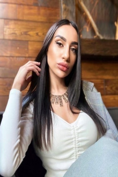 Marta, beautiful Russian escort who offers oral job in Rome