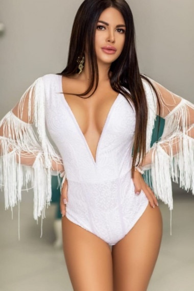 Valya, beautiful Russian escort who offers oral job in Rome