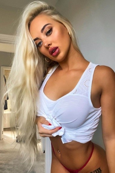 Karema, beautiful Russian escort who offers dates in Rome