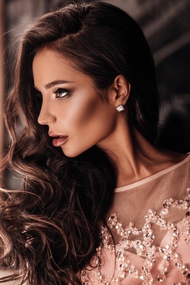 Emma, beautiful Russian escort who offers oral job in Rome