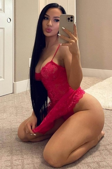 Alenka, beautiful Russian escort who offers girlfriend experience in Rome