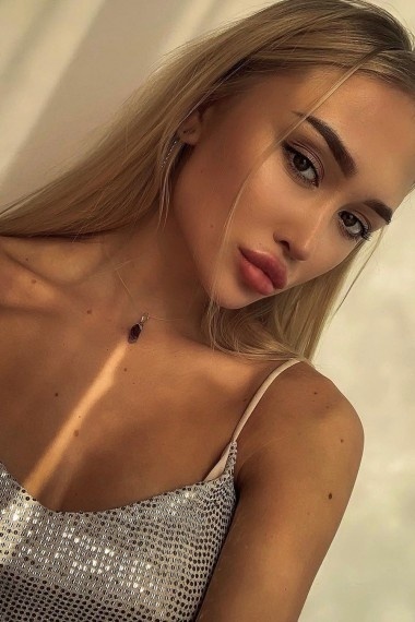 Vita, beautiful Russian escort who offers french kissing in Rome