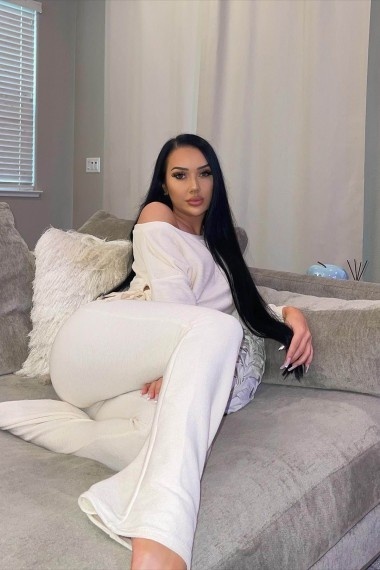 Alenka, beautiful Russian escort who offers dates in Rome