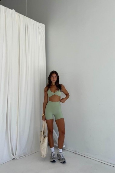 Alina, beautiful Russian escort who offers oral job in Rome