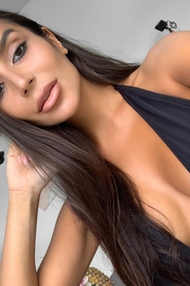 Emma, beautiful Russian escort who offers 69 in Rome